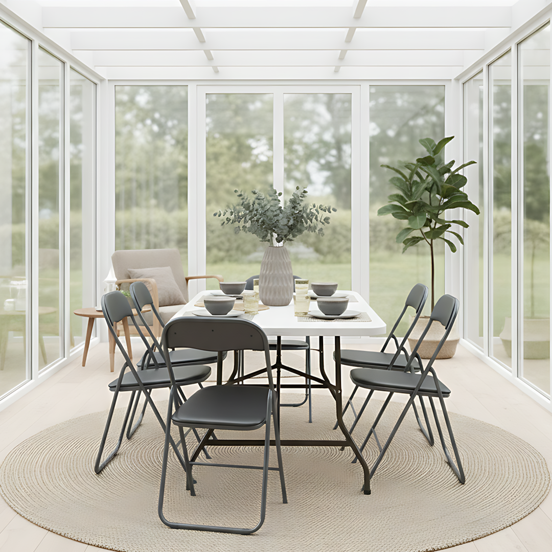 Slavska garnitura za 6 osoba sa sklopivim stolicama i sklopivim stolom