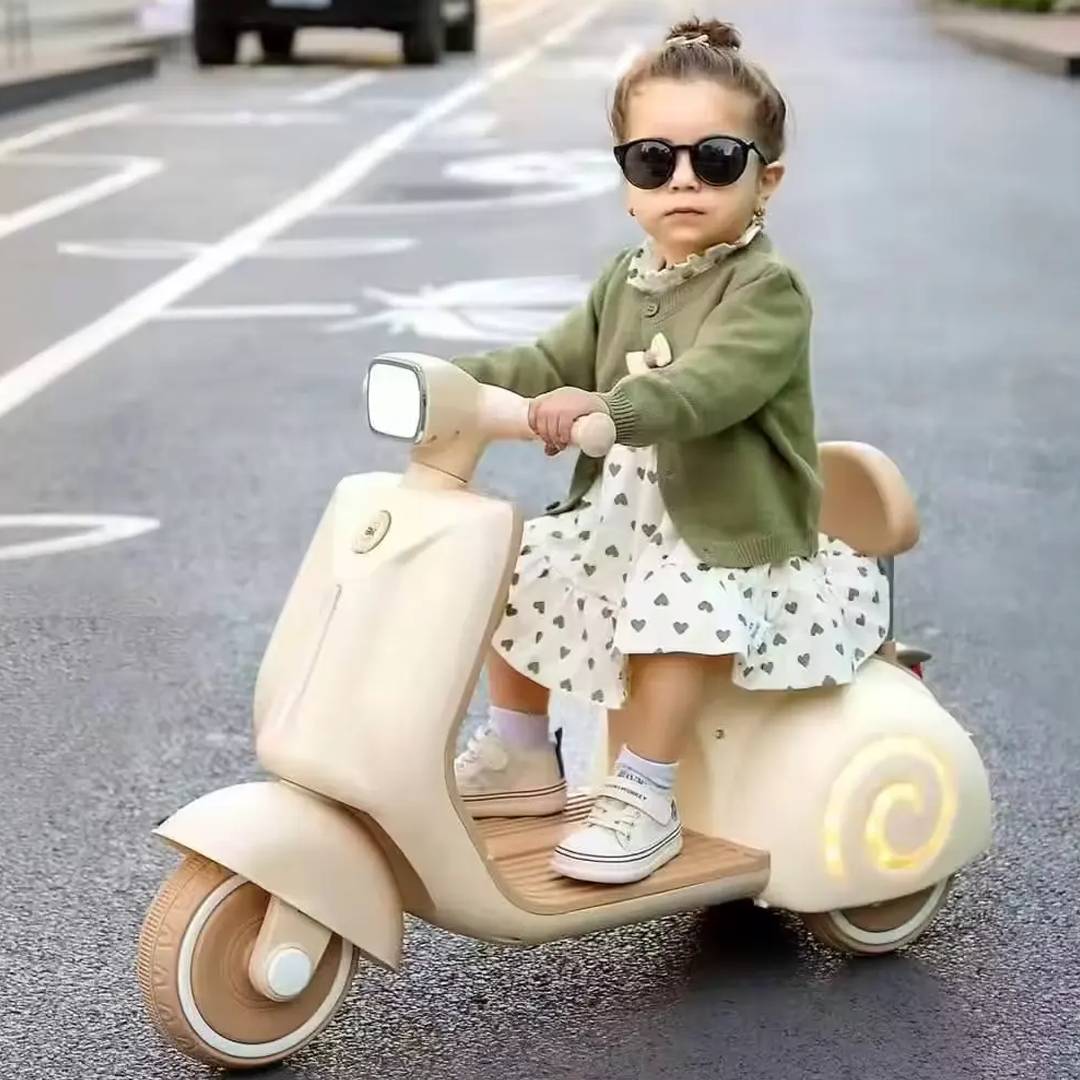 Dečija Vespa na Akumulator Sa LED svetlom