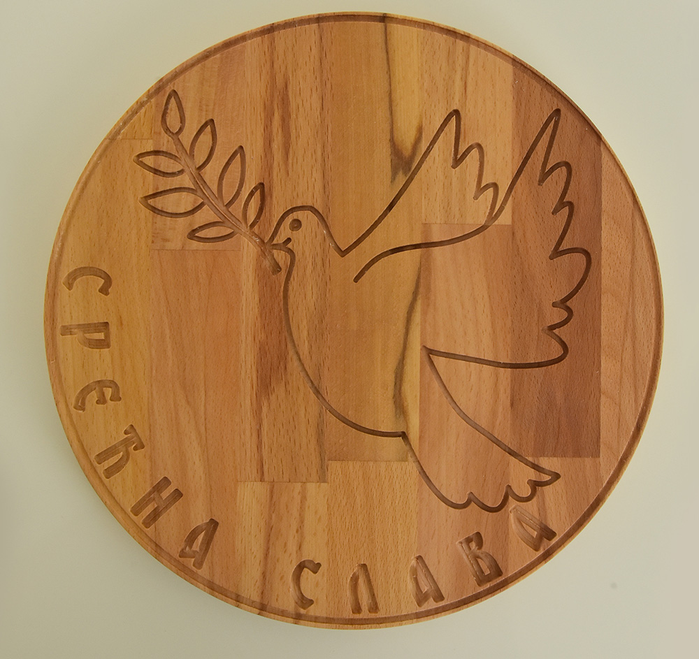 Okrugla daska za sečenje sa golubom od drveta bukve, prečnik 28cm
