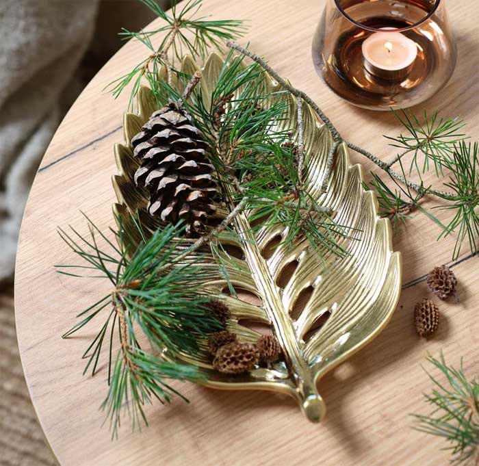 Dekorativna posuda u obliku lista