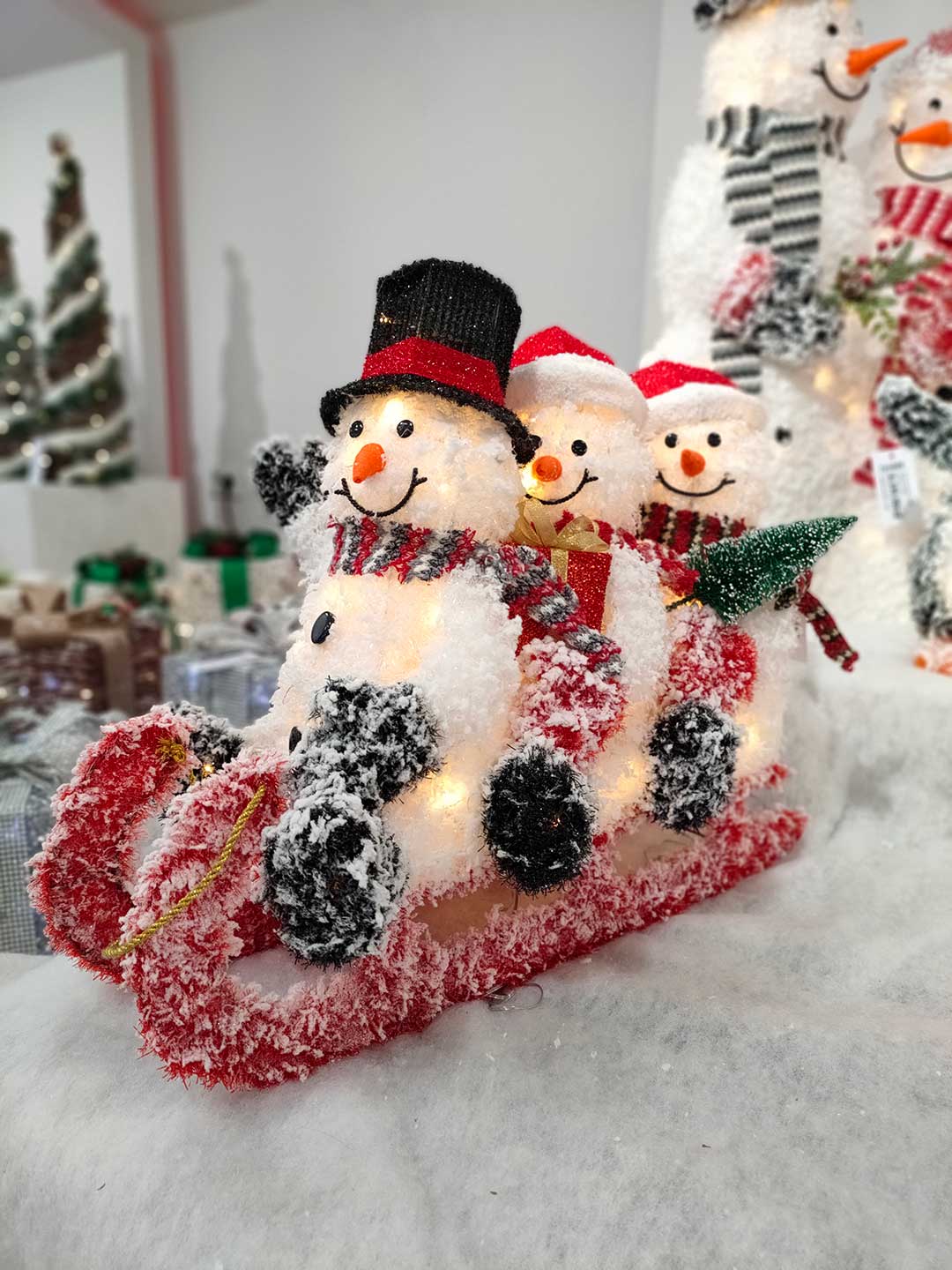 Novogodišnja Dekoracija LED - 3 Sneška Na Sankama