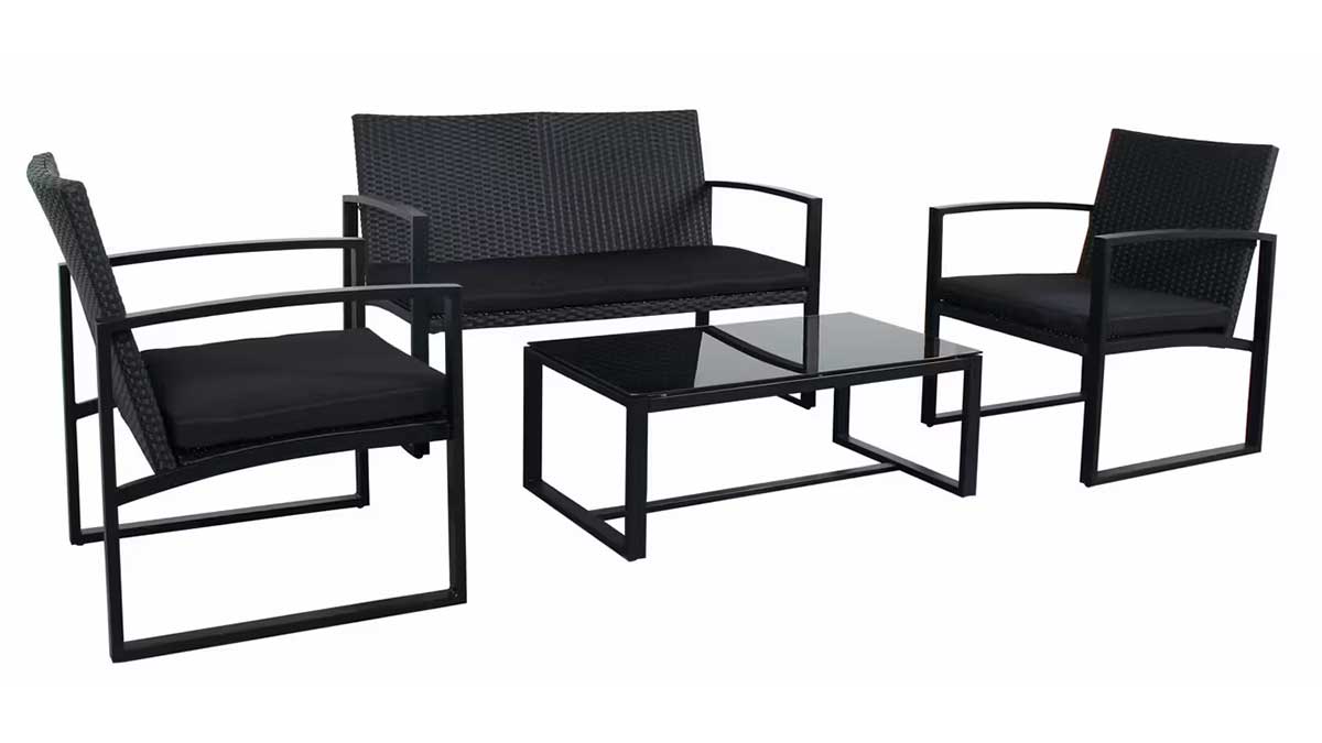 Garnitura od Ratana Biani - 2 Fotelje, Dvosed i Sto sa Staklom - Image 1