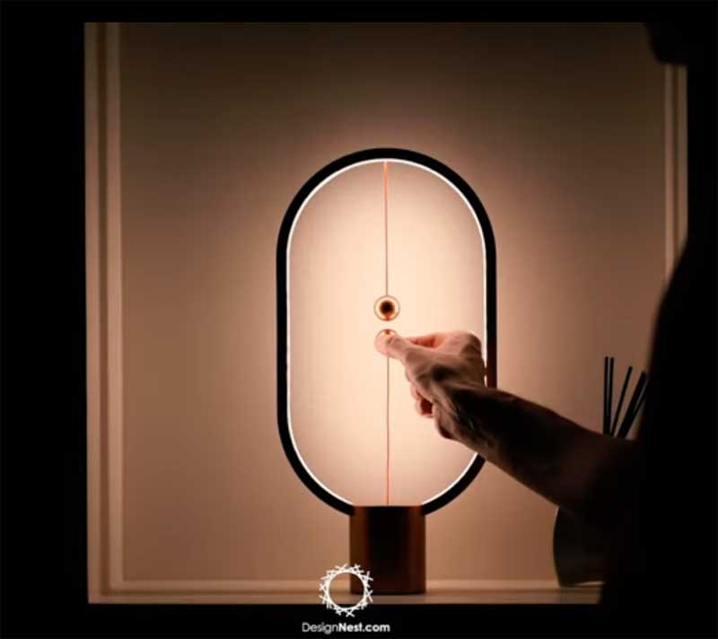 Stona LED lampa sa visećim magnetnim prekidačem Heng Balance Black