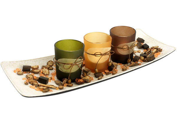 Ukrasni tanjir sa svećnjacima