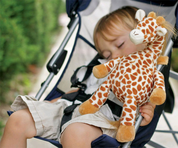 Cloud B Nežna Žirafa On The Go - zvučna igračka za uspavljivanje 5860