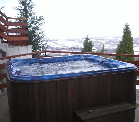 Masažni SPA bazen Capri Lucite International akril u boji