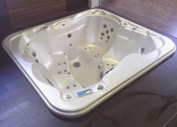 Masažni SPA bazen Capri Altuglas beli akril