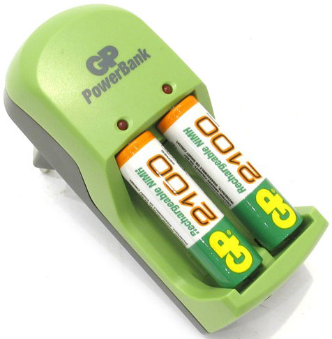 Punjač za baterije GP S360 sa 2 punjive baterije AA 2100 mAh