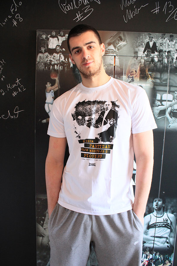 Kad Igra Partizan Tvoje Mesto Je U Pioniru XL