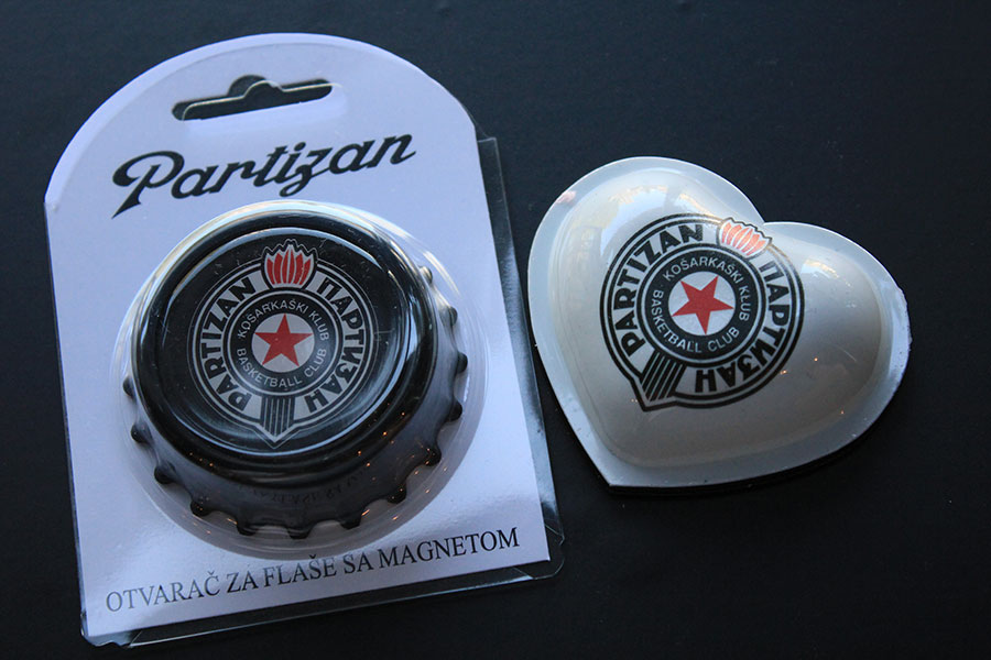 KK Partizan Otvarač Za Flaše + Poklon Magnet Srce