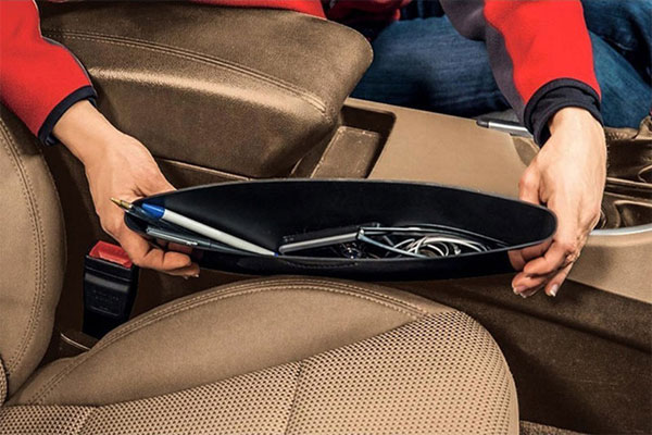 Pregrada za sitnice u automobilu