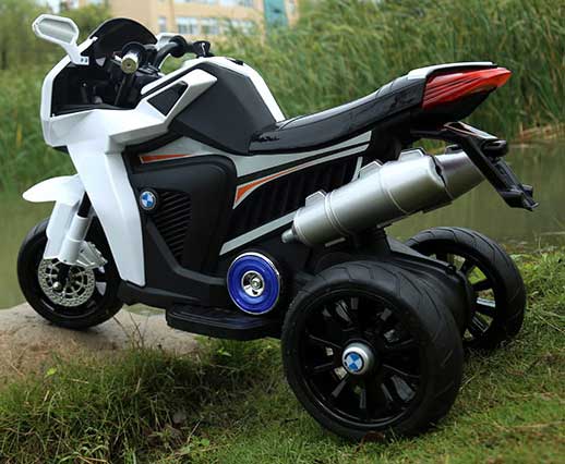 Motor na akumulator beli