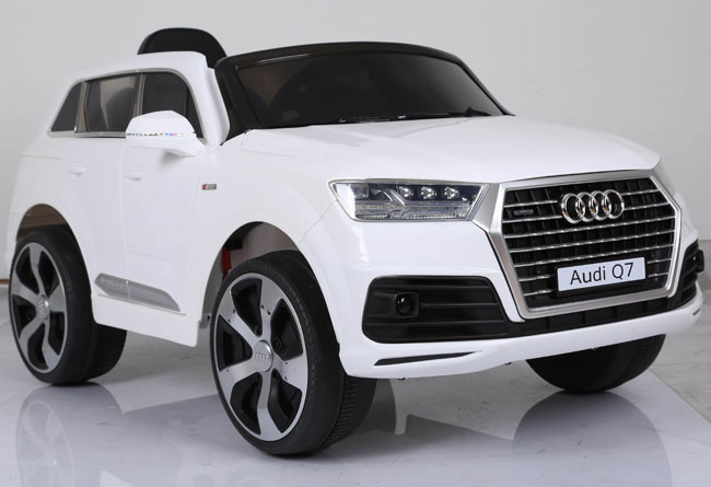 Dečiji automobil na akumulator A-Q7 213 beli