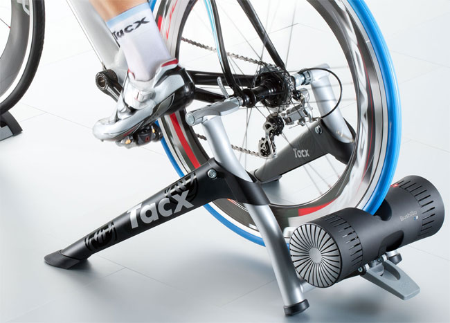 Interaktivni trenažer za vožnju bicikla Tacx Bushido Smart T2780