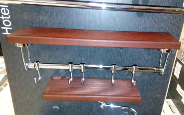 Držač peškira sa kukicama od tikovine 