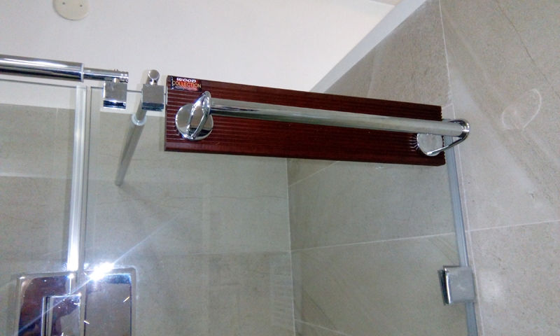 Držač peškira za staklo i zid na tikovini 40cm