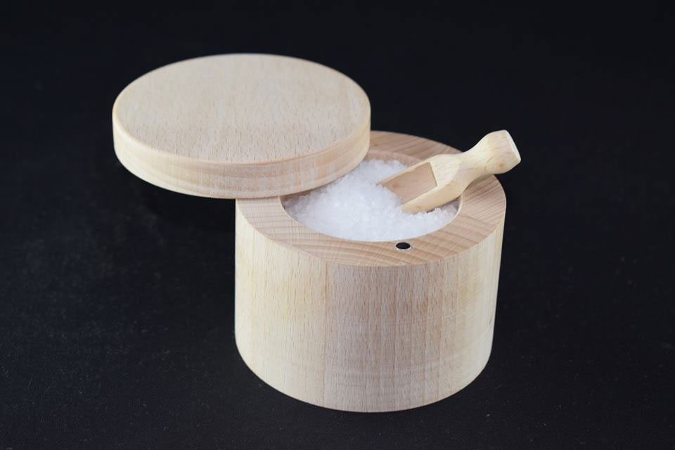 Činija za so i druge začine sa magnetnim zatvaranjem