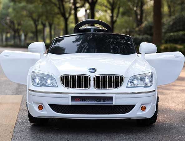 Dečiji automobil na akumulator 236 beli