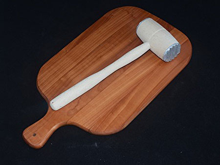 Set daska od trešnjinog drveta i tučak za meso