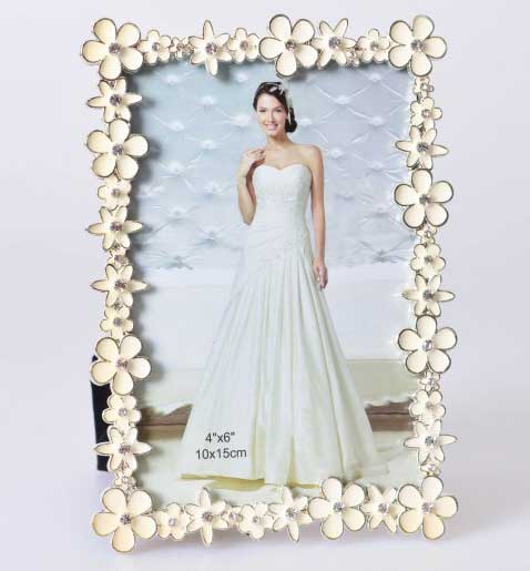 Metalni ram za fotografije dimenzija 10 x 15 cm 716102