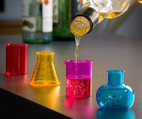 Čašice za žestoka pića Hemijski alko set