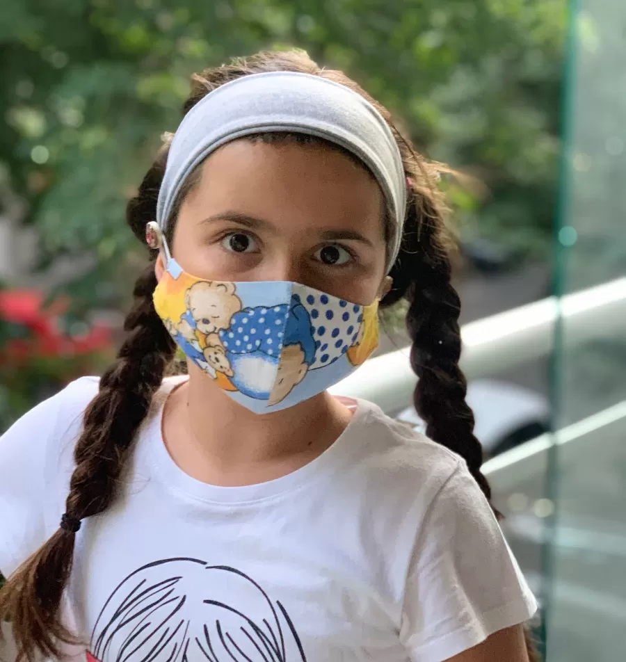 NunaNai traka za kosu sa dugmićima za masku siva