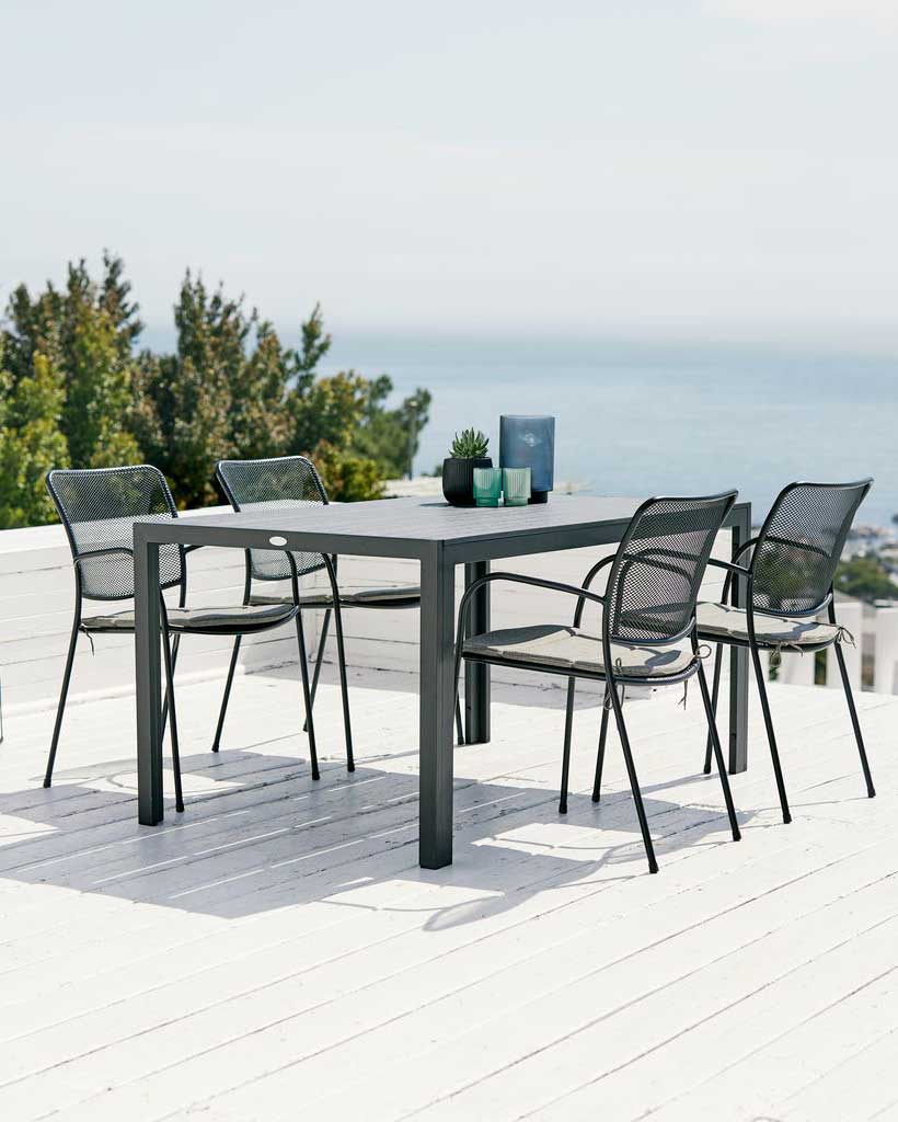 Garnitura Za Teraasu i Dvorište Rigon - 4 Čelične Stolice i Sto Sa Pločom od Polywood-a