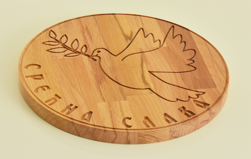 Okrugla daska za sečenje sa golubom od drveta bukve, prečnik 28cm - dodatni pogled