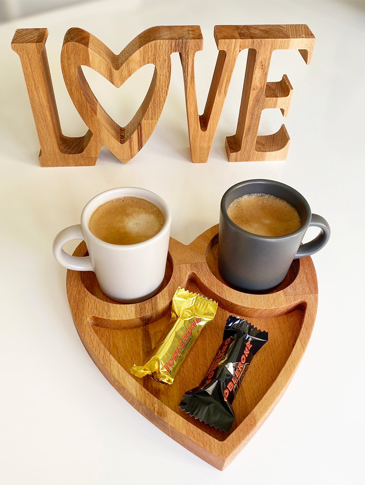 Daska u obliku srca za dve šolje - dodatni pogled