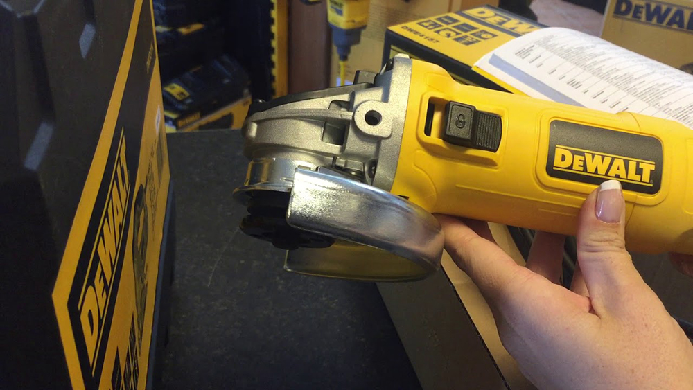 DeWalt ugaona brusilica mala DWE4157 - dodatni pogled