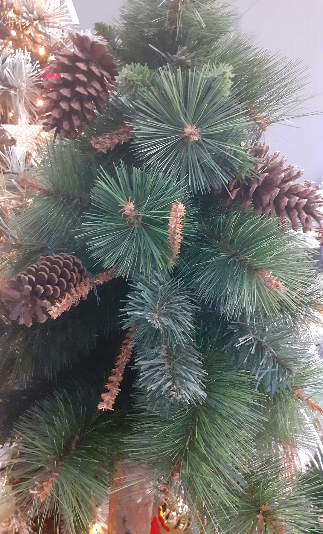 Novogodišnji Bor 220 cm Eco Green Sa Šišarkama - dodatni pogled