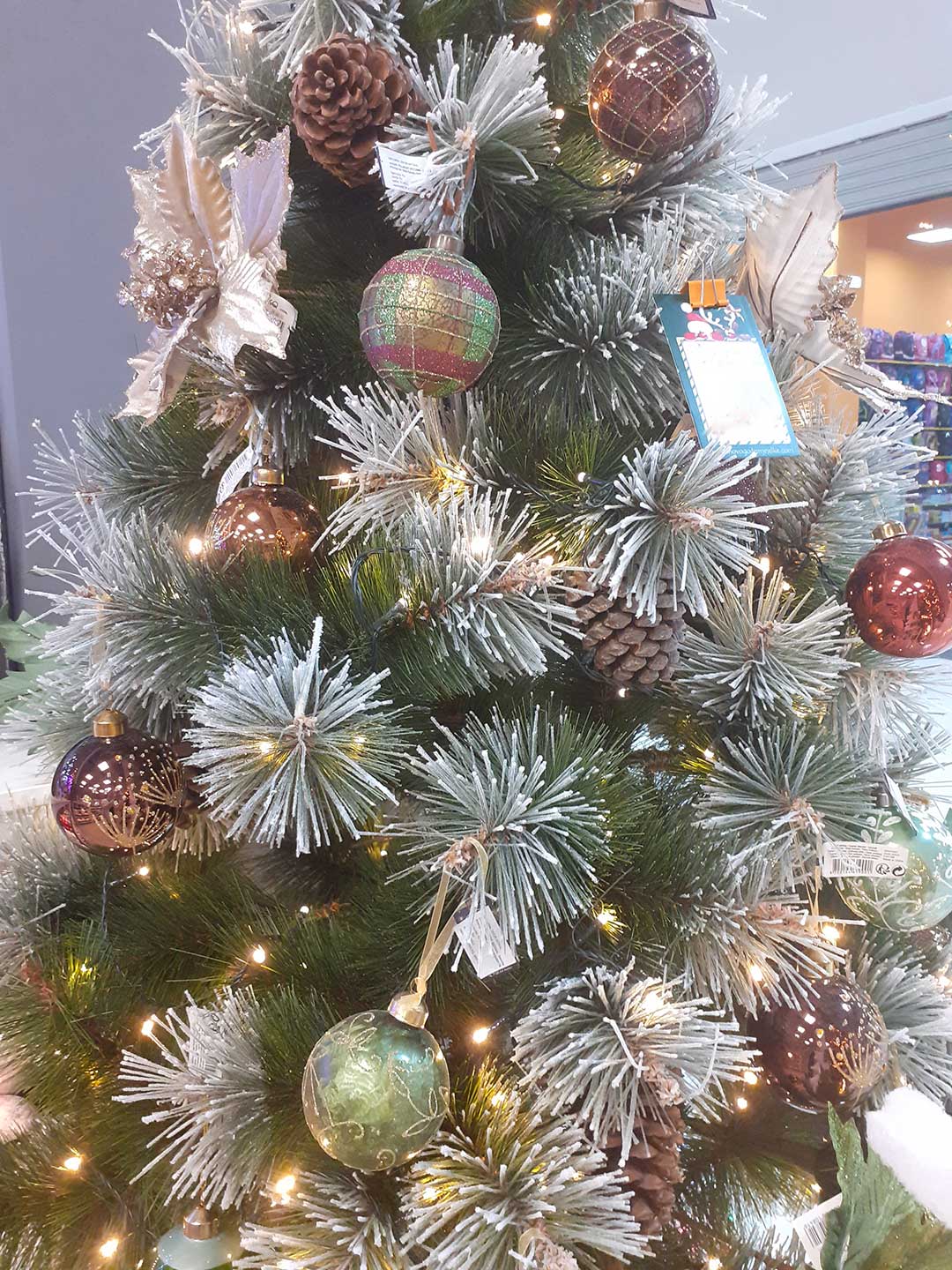 Novogodišnji Bor pod Snegom 220 cm Eco Green Ice Sa Šišarkama - dodatni pogled