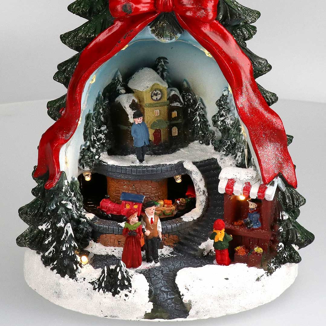 Jelka Diorama Sa Vozom i Scenom - dodatni pogled