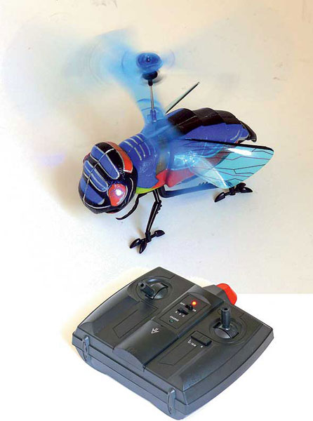 Leteći Insekt Sa Daljinskom Kontrolom - dodatni pogled