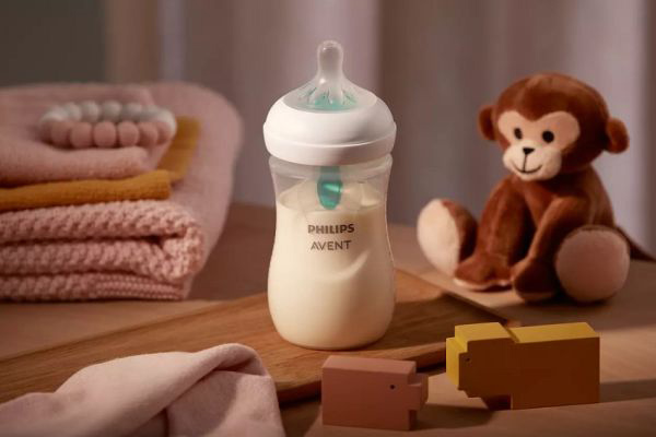 Philips Avent Flašica za bebe Natural response 260ml sa cuclom 1m+ SCY673/01 - dodatni pogled