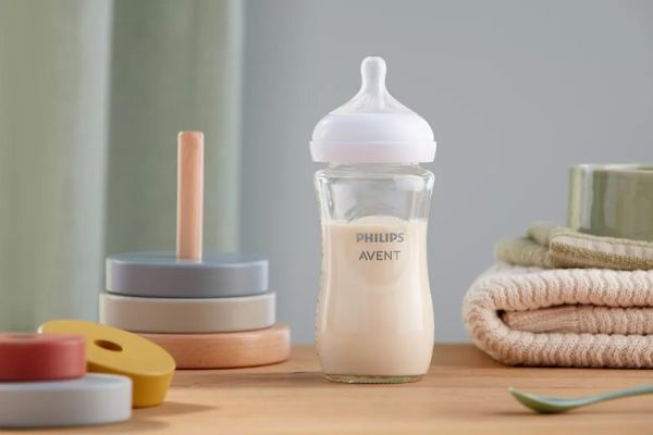 Philips Avent Staklena flašica za bebe Natural response 240ml sa cuclom 1m+ SCY933/01 - dodatni pogled