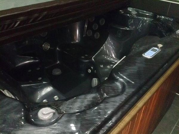 Masažni SPA bazen Capri Lucite International akril u boji - dodatni pogled