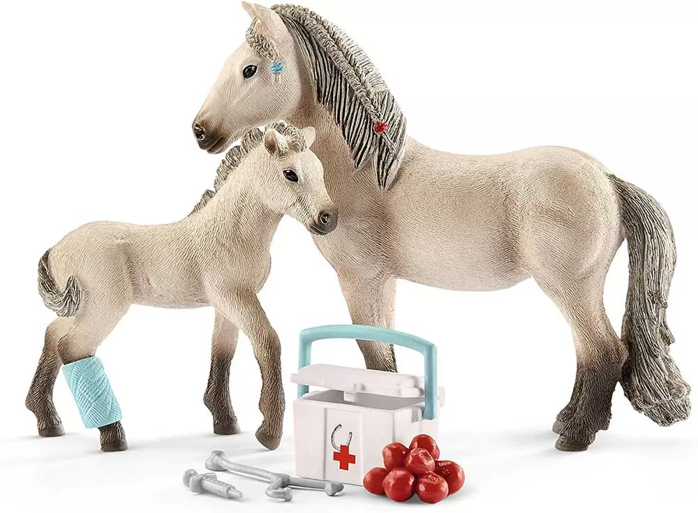 Schleich® Horse Club Figure Konji 2u1 Ograda za konje Prva pomoć i Konji 72242