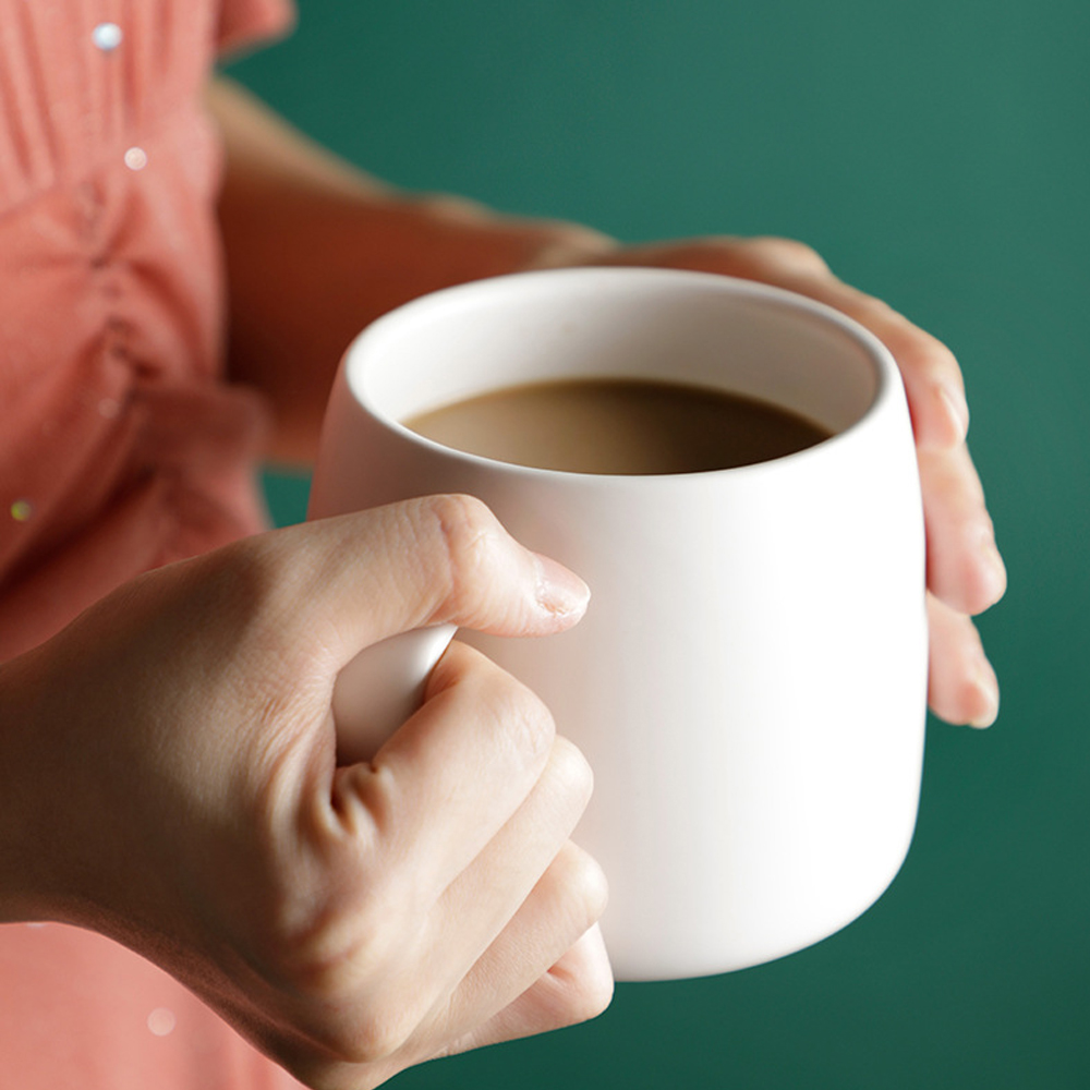 Velika šolja sa kašičicom Bela Mat 430 ml - dodatni pogled