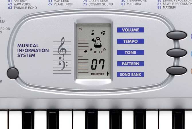 Casio SA-75 - dečija klavijatura sa mikrofonom - dodatni pogled