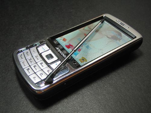 Mobilni telefon DualSIM sa TV prijemnikom AnyCool T808 + Logitech Bluetooth slušalica - dodatni pogled