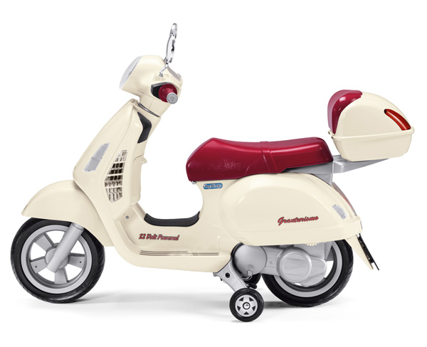 Peg Perego Vespa na akumulator 12V - dodatni pogled
