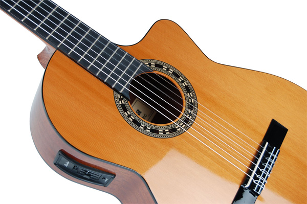 Ozvučena studijska gitara Admira Malaga-EC - dodatni pogled