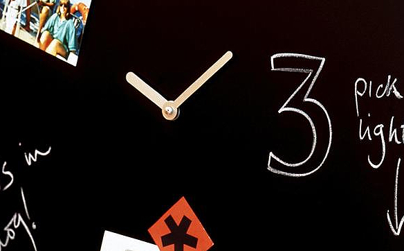 BlackAndBlum tabla za poruke sa satom - TimeSquare - dodatni pogled