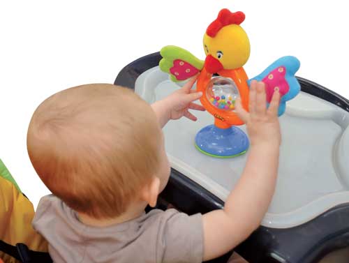 KsKids Igračka za bebe - Koka Ema stoji na stolu - dodatni pogled