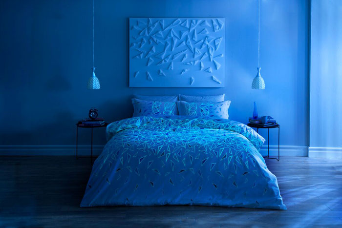 Fluorescentna saten dupla posteljina koja sija u mraku Crystal V4 Mavi - dodatni pogled