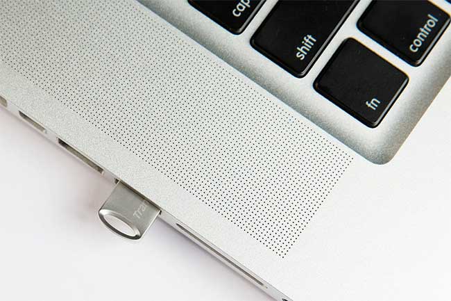 USB Flash Memorija Transcend Jet Flash TS16GJF710S 16GB - dodatni pogled