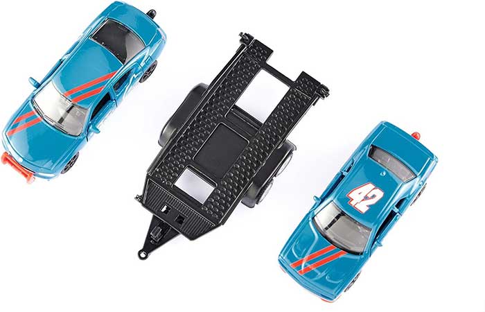 SIKU Automobilčići za decu Dodge Charger i Dodge Challenger SRT Racing na prikolici 2565 - dodatni pogled