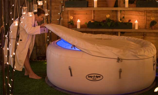 Jacuzzi sa LED osvetljenjem u 7 boja i grejačem Bestway Lay-Z-Spa Paris - dodatni pogled