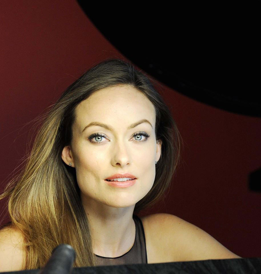 Revlon Nearly Naked tečni puder Shell 130 - dodatni pogled